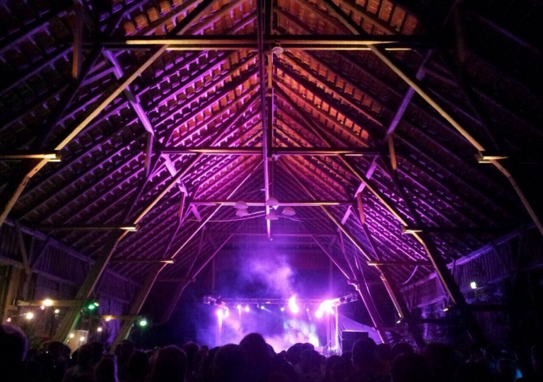 dj-scheunenparty-hof-schwichtenberg-drentwede-2015-1-1200px-72dpi
